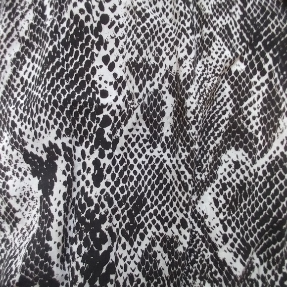 Snake Print Top - Picture 2 of 6